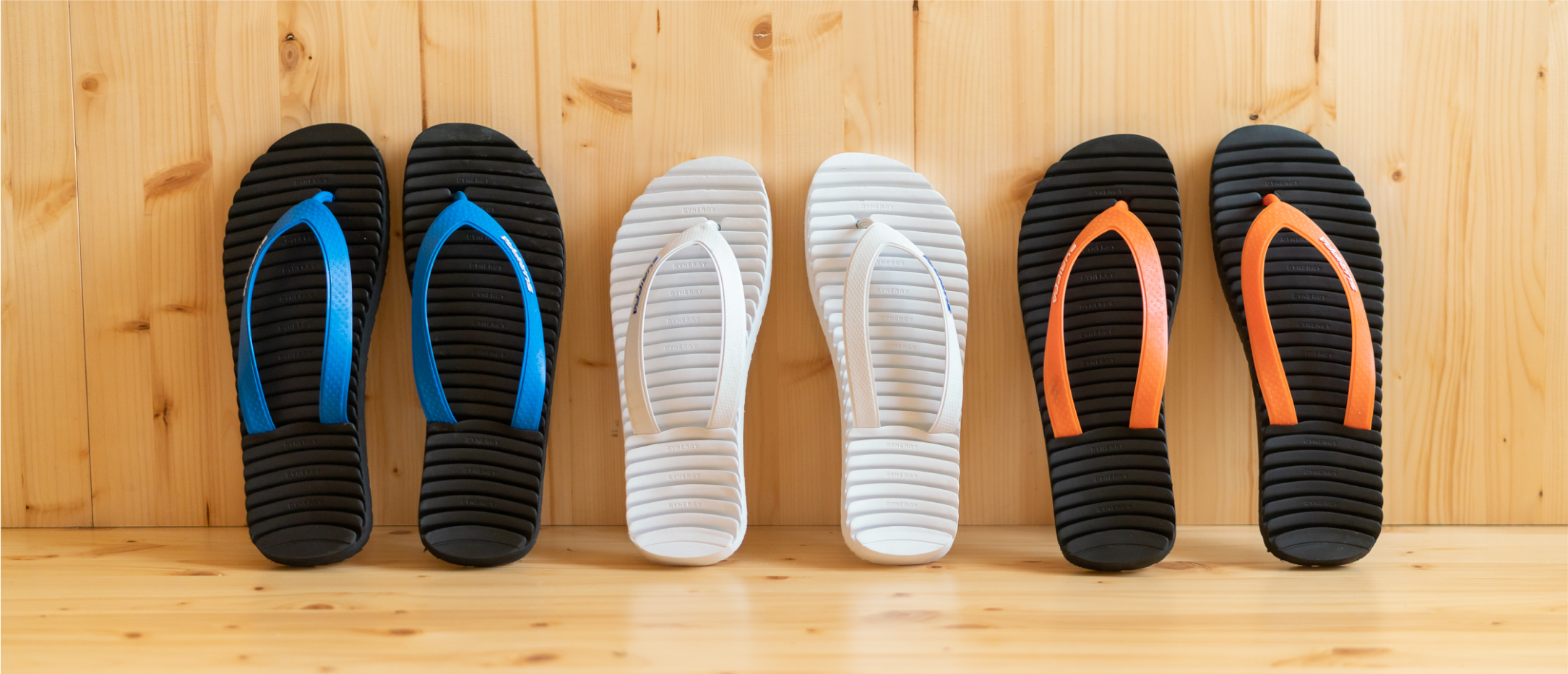 Chanclas cómodas para hombre y para mujer. Chanclas de dedo negras, blancas, naranjas y azules.